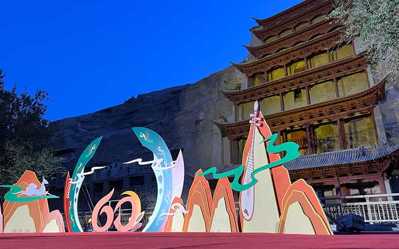 廣告物料制作會(huì)場(chǎng)布景舞臺(tái)搭建展位搭建舞臺(tái)燈光設(shè)備演藝音響高清LED屏