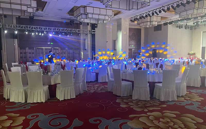 廣告物料制作會(huì)場(chǎng)布景舞臺(tái)搭建展位搭建舞臺(tái)燈光設(shè)備演藝音響高清LED屏 廣告物料制作會(huì)場(chǎng)布景舞臺(tái)搭建展位搭建舞臺(tái)燈光設(shè)備演藝音響高清LED屏