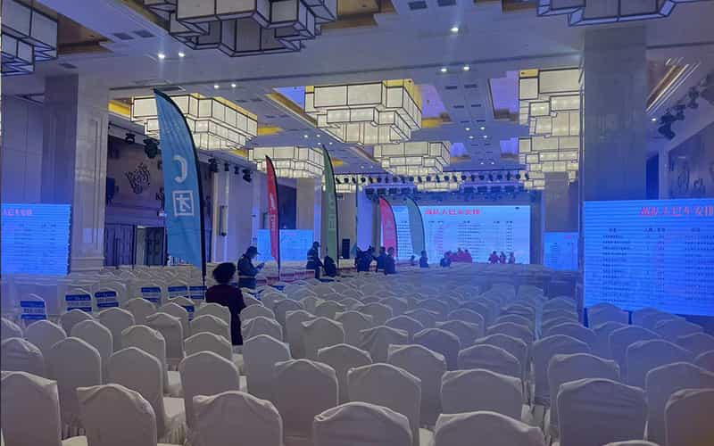 廣告物料制作會(huì)場(chǎng)布景舞臺(tái)搭建展位搭建舞臺(tái)燈光設(shè)備演藝音響高清LED屏 廣告物料制作會(huì)場(chǎng)布景舞臺(tái)搭建展位搭建舞臺(tái)燈光設(shè)備演藝音響高清LED屏